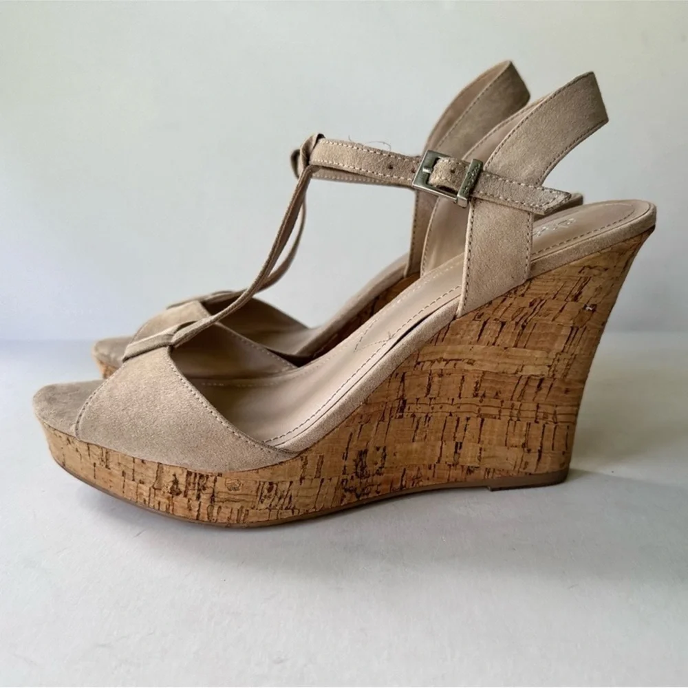 Charles by Charles David Latin Cork Wedge T-Strap Sandal in Nude Suede Size 8